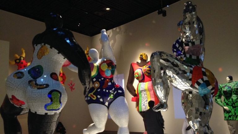 Niki de Saint Phalle exposition ses femmes sculptures -Atlaneastro