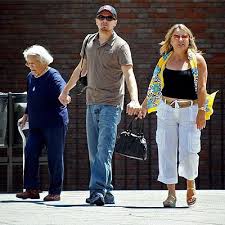 Léonardo-DiCaprio avec sa mère et sa grand-mère scorpion-Part-3-Atlaneastro
