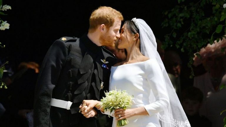le-prince-Harry-embrassant Méhnane mariage Capricorne-Atlaneastro