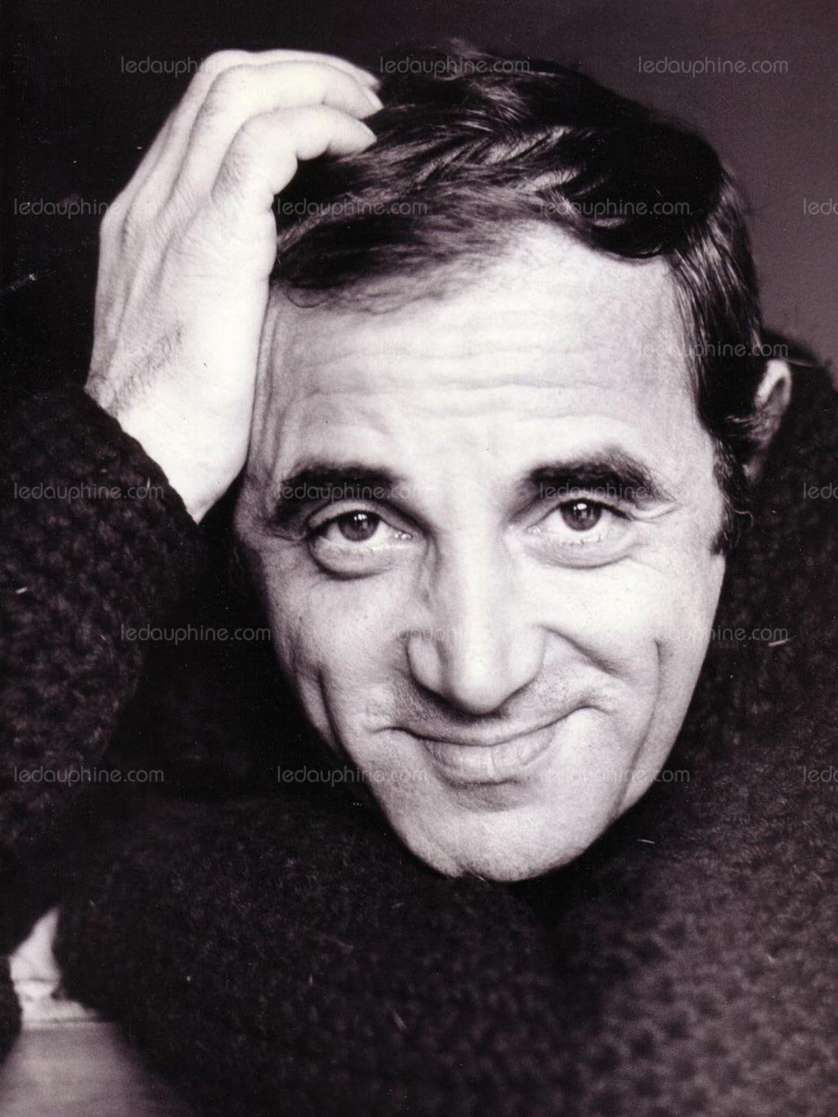portrait noir et blanc CH. Aznavour chanteur intelligence-Atlaneastro