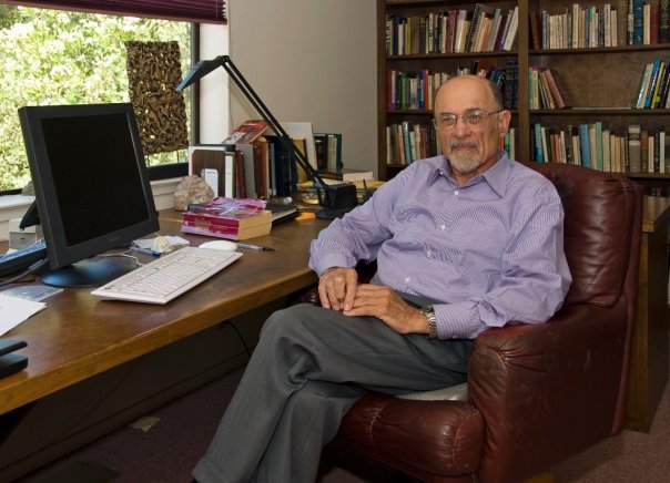 Irving Yalom dans son bureau patients-Atlaneastro