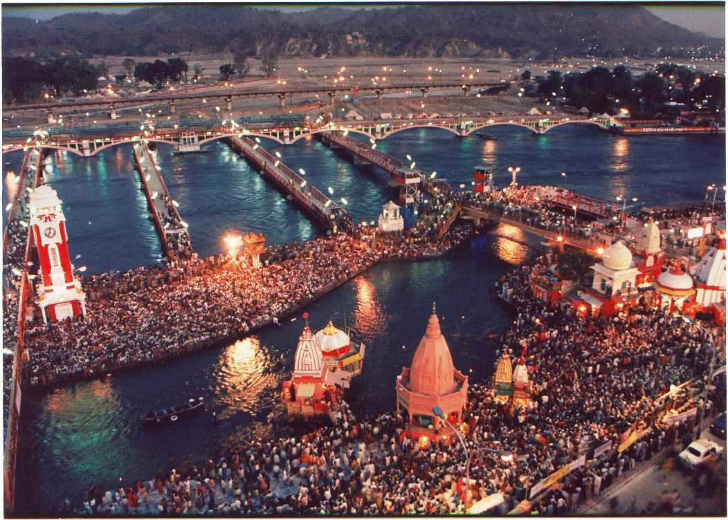 Kumbh-méla fidèles sur le s gâtes du Ganges Part.1-Atlaneastro