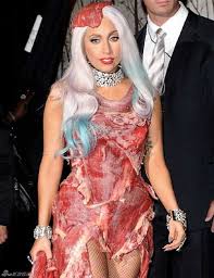 Lady Gaga provoque vêtue de viande album Part.1-Atlaneastro