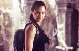 A. Jolie dans le rôle de Lara Croft réfugiés-Atlaneastro