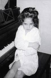 Lady Gaga enfant au piano album Part.1-Atlaneastro
