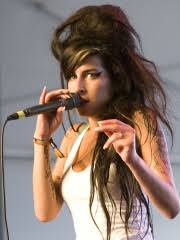 Amy Winehouse chante coiff extravagante carapace Part.2-Atlaneastro