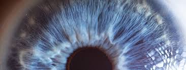 grossissement d'un oeil bleu yeux Part.2-Atlaneastro