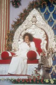 Sai Baba assis sur un trône d'argent Part.2-ATlaneastro