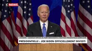 stratégie Joe Biden à la tribune entouré de drapeaux américain Part.1-Atlaneastro