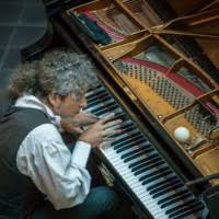 maître Marc Vella joue sur son piano Part.1-Atlaneastro