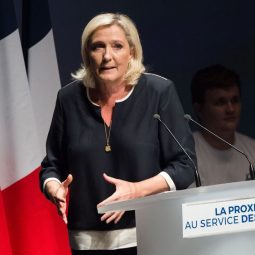 Le Pen photo bleu blanc rouge et drapeau français Part.1-Atlaneastro