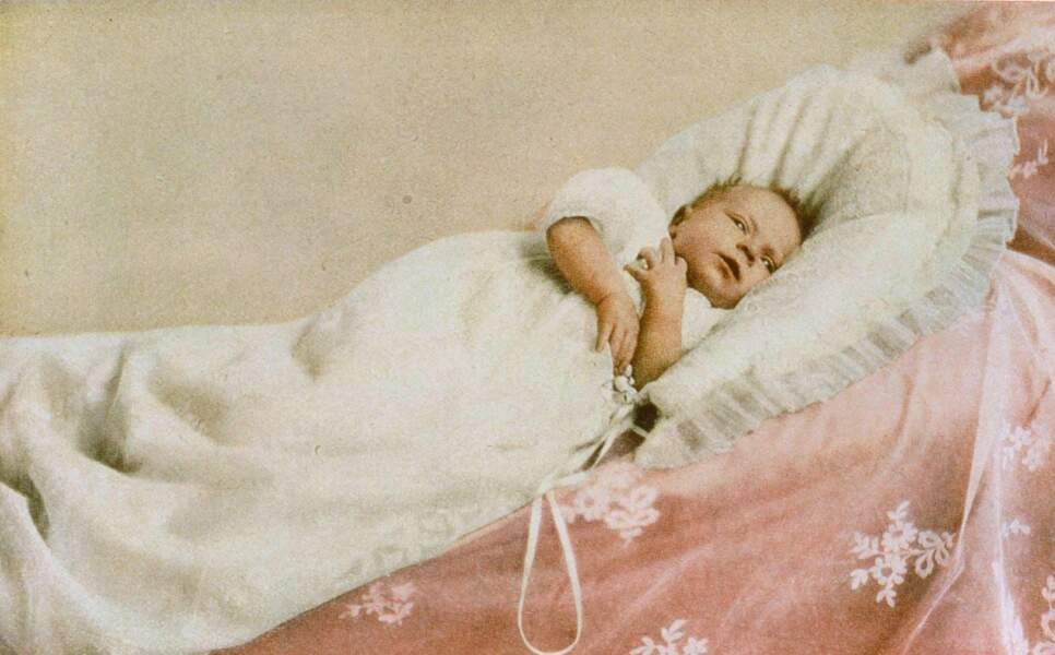 Elizabeth II bébé Part.1-Atlaneastro