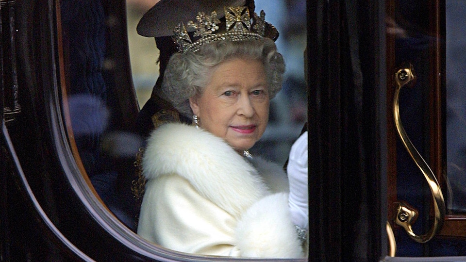 Elizabeth II dans son carrosse Part.1-Atlaneastro