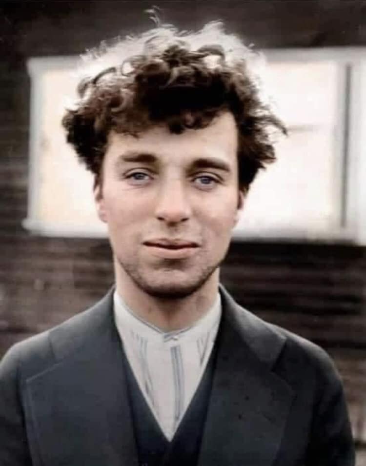 Charlie Chaplin a 26 ans photo N et B Part.1-Atlaneastro
