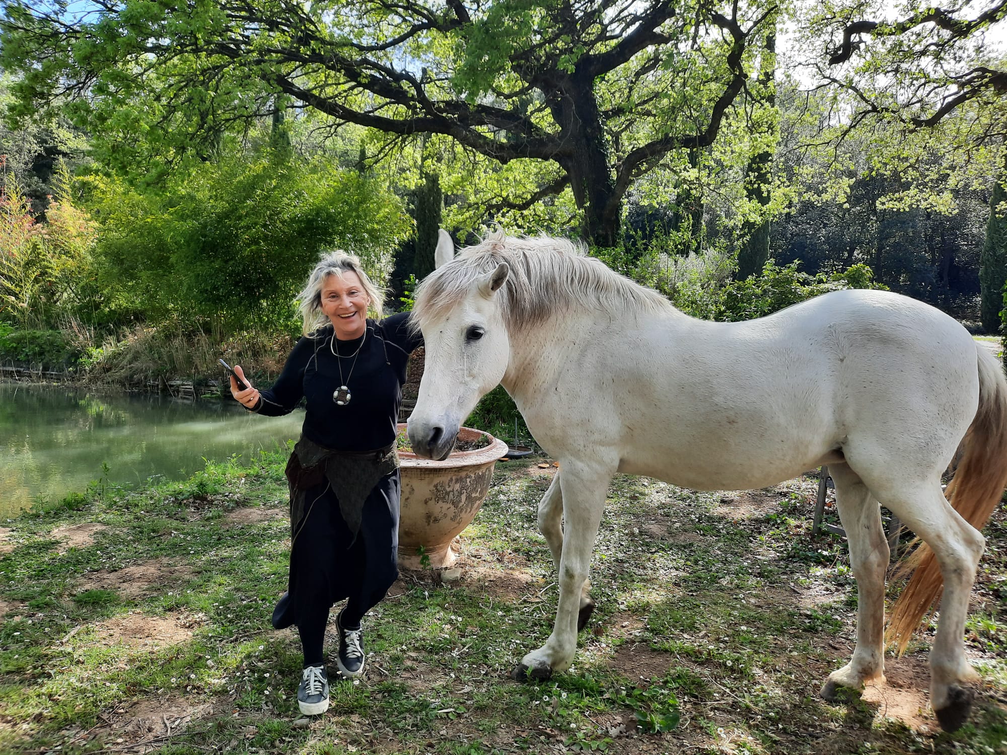 Joy et cheval blanc-Atlaneastro